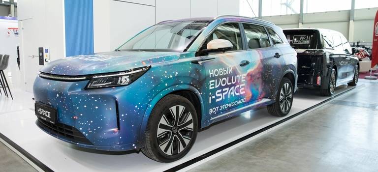 EVOLUTE представляет обновленный гибридный кроссовер EVOLUTE i-SPACE в 5-и и 7-и местном исполнении на промышленной выставке ИННОПРОМ 2025