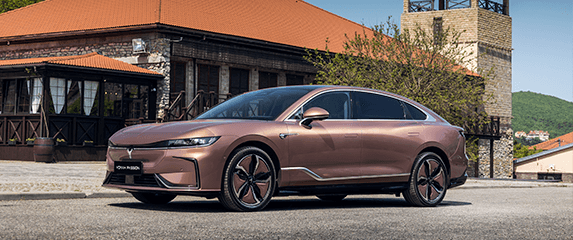 VOYAH объявляет российские комплектации нового седана PASSION