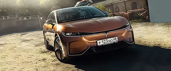 В России начались продажи электромобиля Voyah Passion, который объединил комфорт седана и динамику суперкара