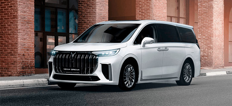 Премиальный минивэн VOYAH DREAM PHEV получил русифицированный функционал мультимедиа