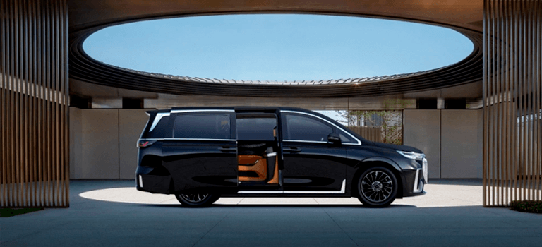 Бренд электромобилей VOYAH стал партнером проекта &laquo;РБК Визионеры&raquo;